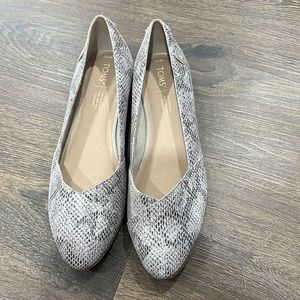 Tom’s ballet flats